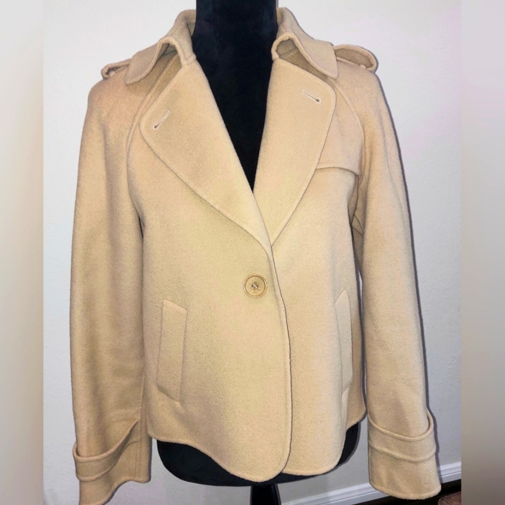 Beige wool jacket for winter with lapel collar